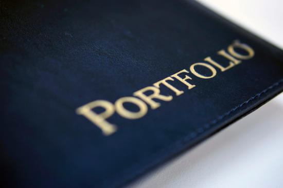 What are Investment Gurus’ Portfolio telling us